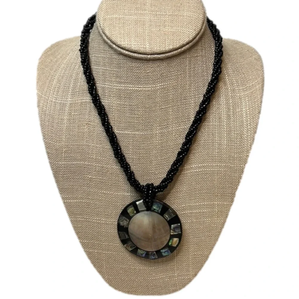 ✨HOST PICK✨ Women’s beaded Necklace